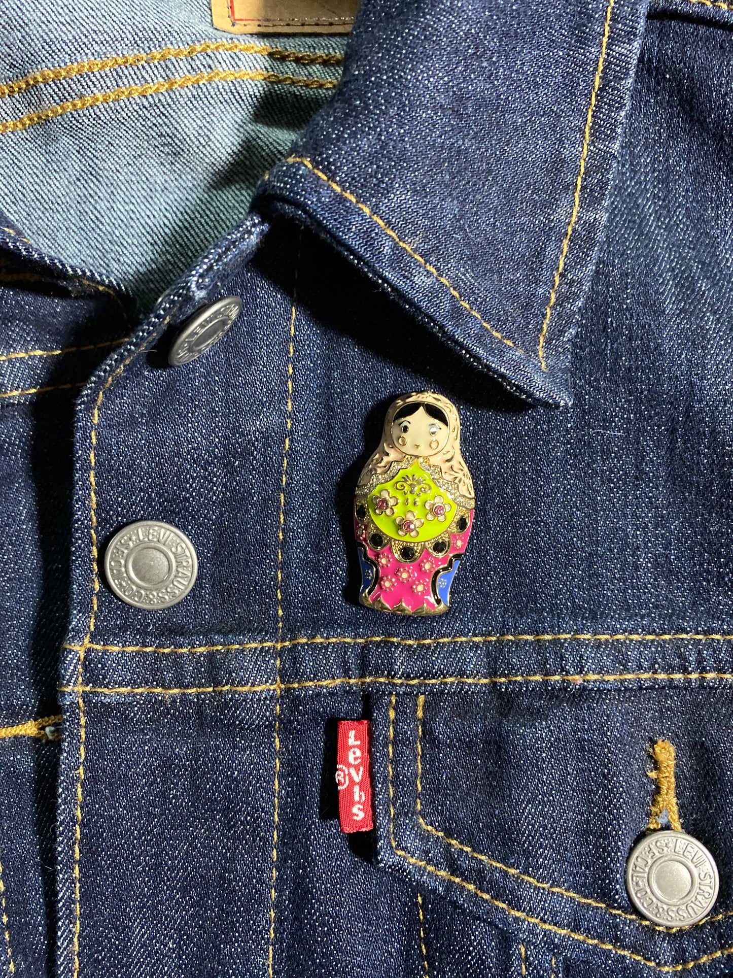 Broche Babooshka